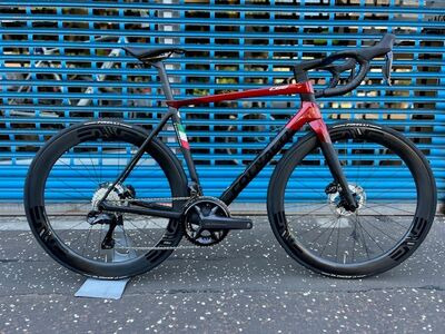 COLNAGO C68 Red/black Ult Di2 12spd ENVE SES 4.5  click to zoom image