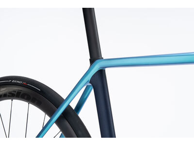 COLNAGO C72 Disc 2026 Carbon Road Race Bike with Dura Ace Di2, ENVE 4.5 SES click to zoom image
