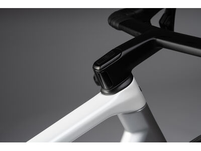 COLNAGO C72 Disc 2026 Carbon Road Race Bike with Dura Ace Di2, ENVE 4.5 SES click to zoom image