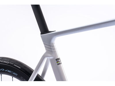 COLNAGO V5rs Disc 2025 Carbon Road Complete Bike Dura Ace Di2 White Blue click to zoom image