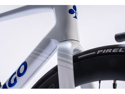 COLNAGO V5rs Disc 2025 Carbon Road Complete Bike Dura Ace Di2 White Blue click to zoom image