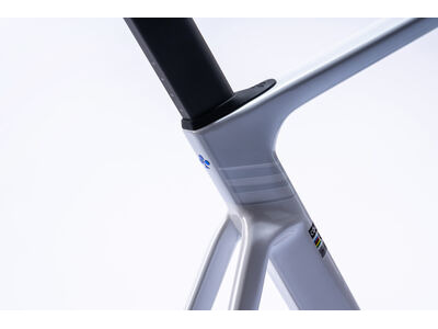 COLNAGO V5rs Disc 2025 Carbon Road Complete Bike Dura Ace Di2 White Blue click to zoom image