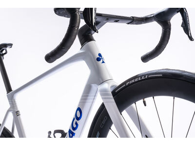 COLNAGO V5rs Disc 2025 Carbon Road Complete Bike Ultegra Di2 White Blue click to zoom image