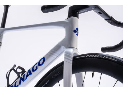 COLNAGO V5rs Disc 2025 Carbon Road Complete Bike Ultegra Di2 White Blue click to zoom image