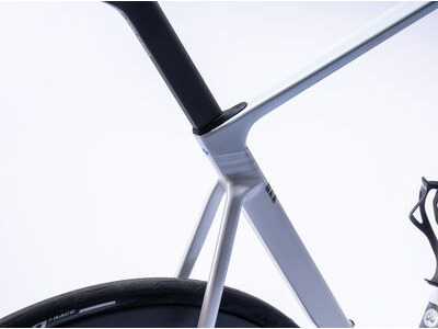 COLNAGO V5rs Disc 2025 Carbon Road Complete Bike Ultegra Di2 White Blue click to zoom image