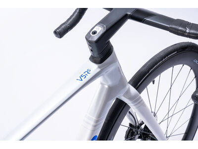 COLNAGO V5rs Disc 2025 Carbon Road Complete Bike Ultegra Di2 White Blue click to zoom image