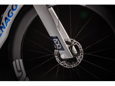 COLNAGO Y1RS Disc 2026 Carbon TT Aero Bike Dura Ace Di2 click to zoom image