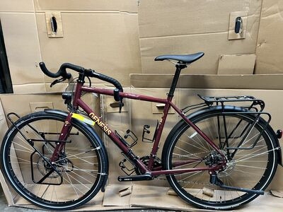 GENESIS Tour De Fer 40 Medium MD Queen Crimson click to zoom image