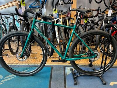 GENESIS Croix De Fer 40 Medium Medium Green  click to zoom image