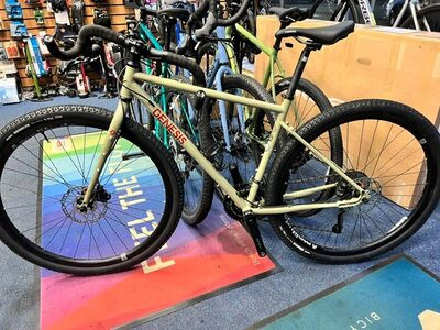 GENESIS Croix De Fer 30 XSmall X Small Pavement click to zoom image