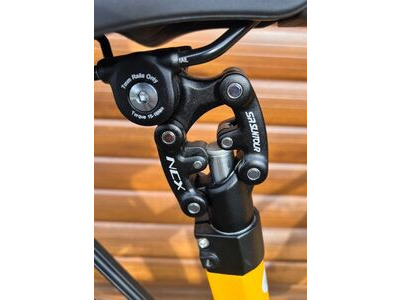 VELO DE VILLE SEB 990 Enviolo Automatiq with Belt Drive 53cm Melon Yellow Mat  click to zoom image